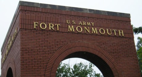 FORT MONMOUTH EATONTOWN NEW JERSEY                         Y US ARMY POST PATCH